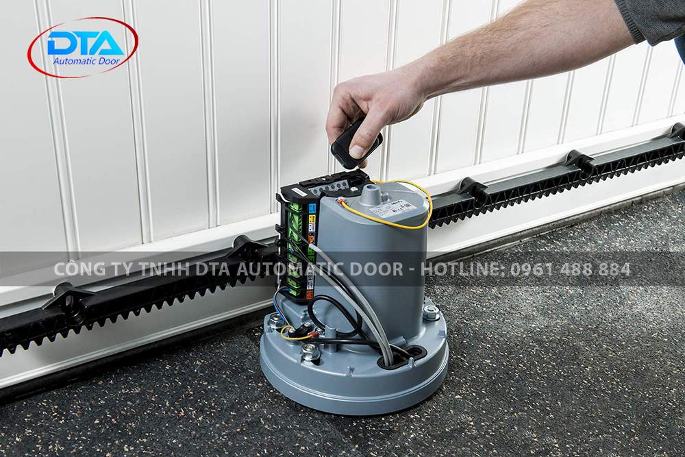 cong tu dong gia re 1