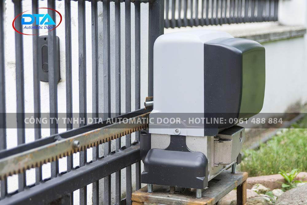 cong tu dong gia re 12