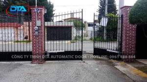 cong tu dong gia re 17