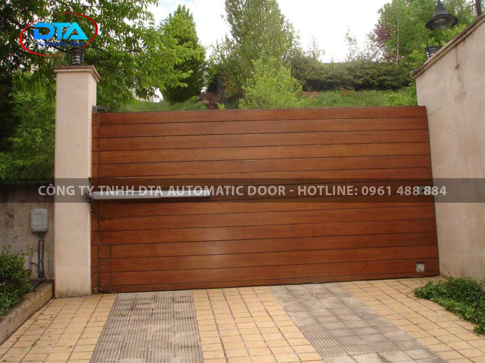 cong tu dong gia re 24