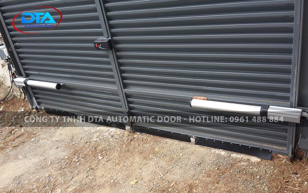 cong tu dong gia re 4