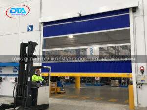 cua cuon nhanh pvc 18