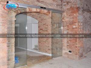 cua kinh truot tu dong 07