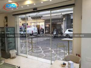 cua kinh truot tu dong 26