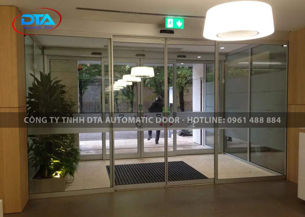 cua kinh truot tu dong 32