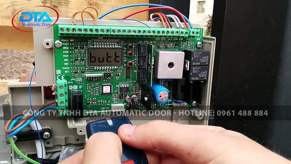 sua chua cong tu dong 01