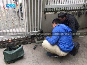 sua chua cong tu dong 08