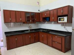 tu bep nhom kinh van go 01