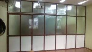 vach ngan nhom kinh van go