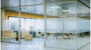 cua kinh cuong luc van phong chat luong cao