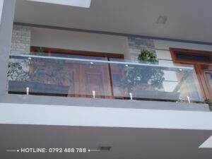 lan can kinh cuong luc co an toan khong 02