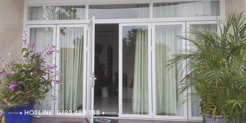 Bật mí mẫu cửa đi 4 cánh nhôm Xingfa đẹp 12 mau cua di mo quay 4 canh nhom xingfa 04