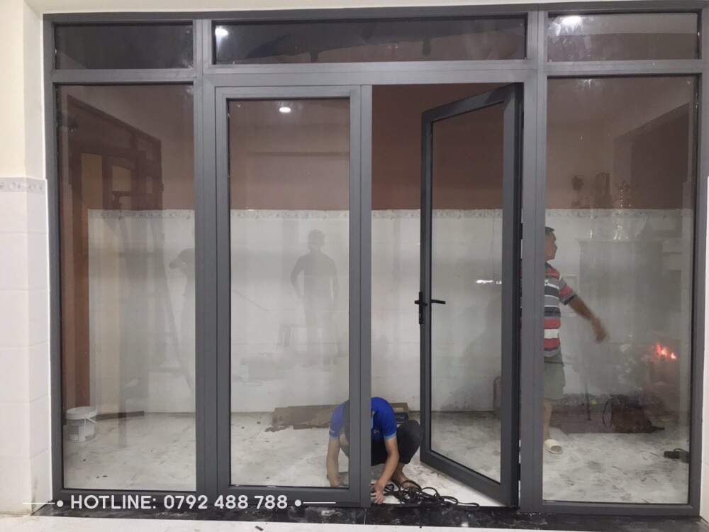 Bật mí mẫu cửa đi 4 cánh nhôm Xingfa đẹp 13 mau cua di mo quay 4 canh nhom xingfa 05