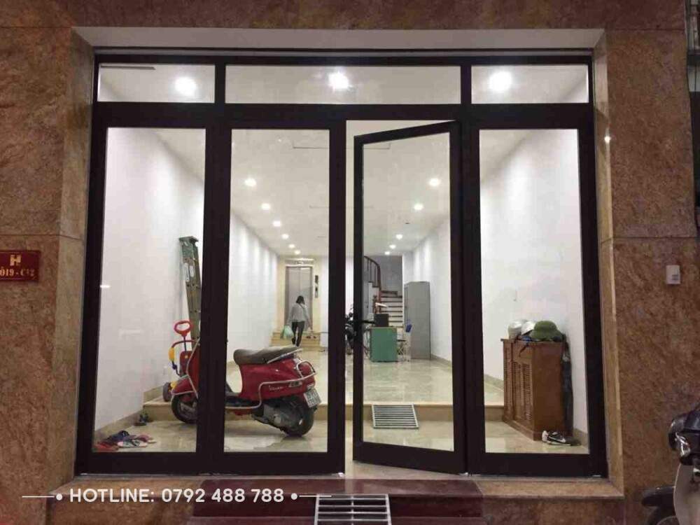 Bật mí mẫu cửa đi 4 cánh nhôm Xingfa đẹp 16 mau cua di mo quay 4 canh nhom xingfa 08