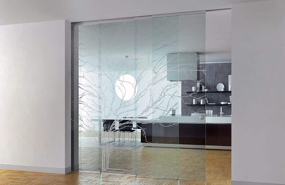 Cửa trượt kính cường lực có ưu điểm gì ? 3 cua kinh cuong luc lua 01